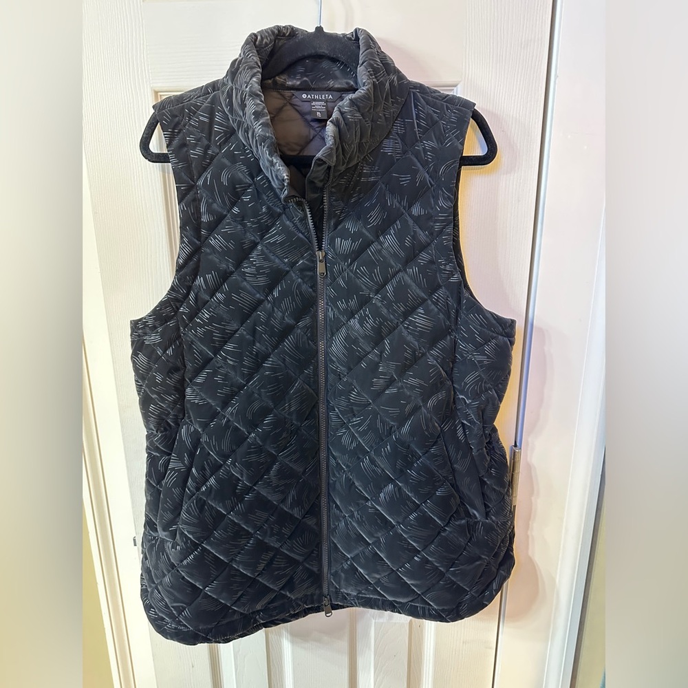 Athleta Whisper Featherless Vest Black XL Athleisure Athletic Classic